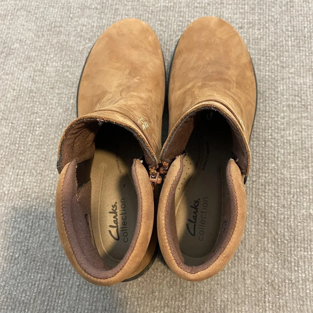 Clarks Booties Womens Size 10 Brown‎ Nubuck Ankle Wedge Zip Button Comfort